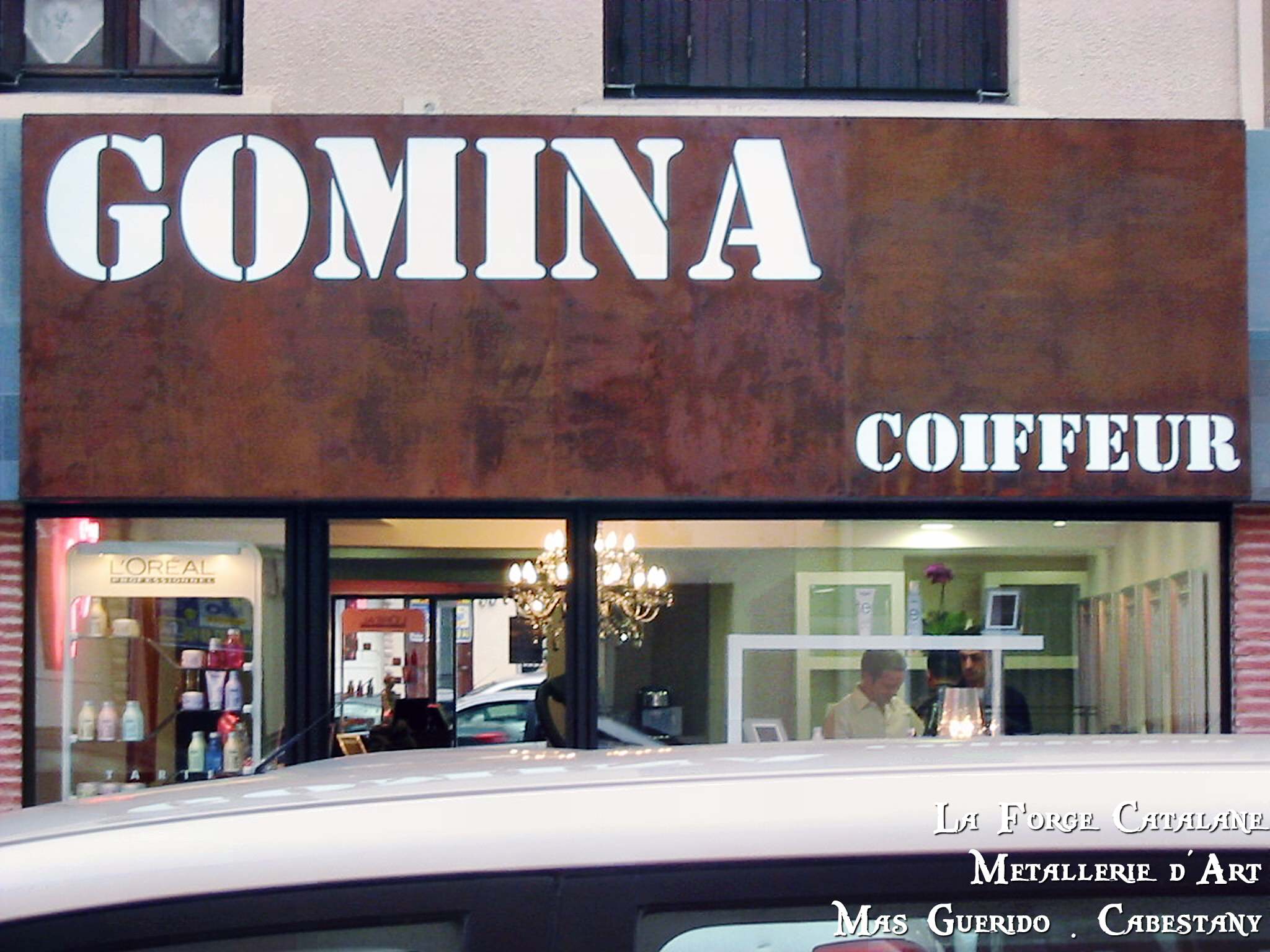 enseigne avec plexi blanc  coiffeur le boulou forge catalane.jpg